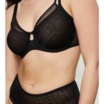 triumph-signature-sheer-cherniy-4